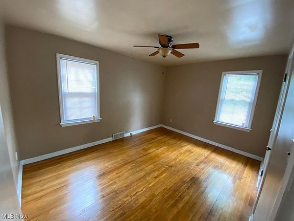 3rd image of 17606 Chagrin Blvd