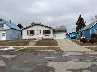 217 11th St NW, Devils Lake, ND 58301
