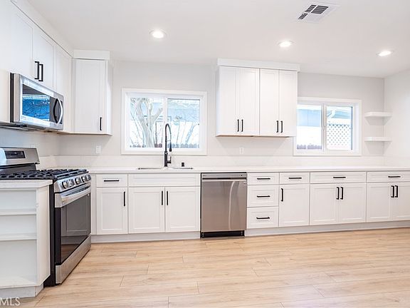 4th image of 8534 Bothwell Rd