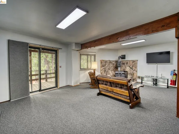 2535 Innsbruk Dr, Arnold, CA 95223