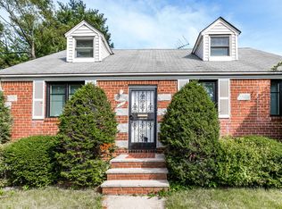 21611 56th Ave, Oakland Gardens, NY 11364