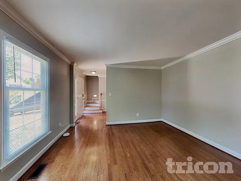 3200 Oliver Dr — Photo 3