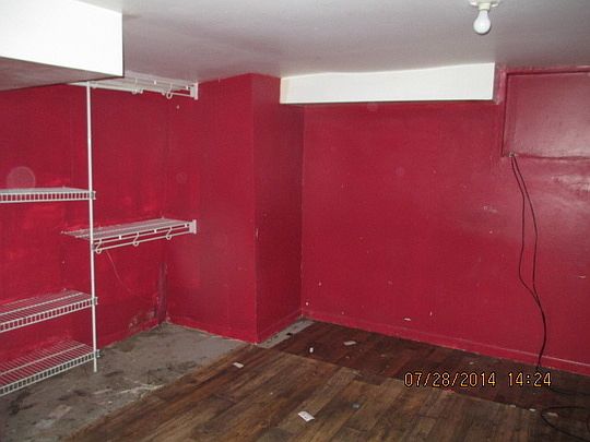 5th image of 693 N Lincoln Ave