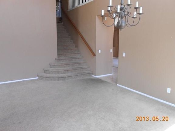 048-542911-dining-22393627