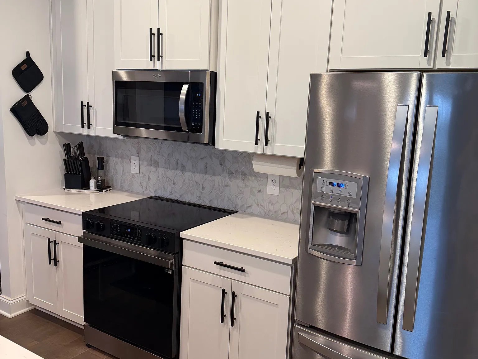 3 bed, 2.5 bath, 1800 sqft, $3,100 — Photo 4