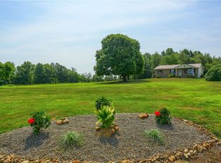 706 Hall Rd, Butler, PA 16001