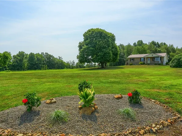 706 Hall Rd, Butler, PA 16001