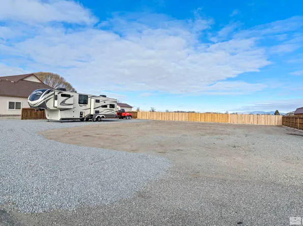 32 Fairway Dr, Yerington, NV 89447