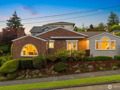 2802 29th Avenue W, Seattle, WA, 98199