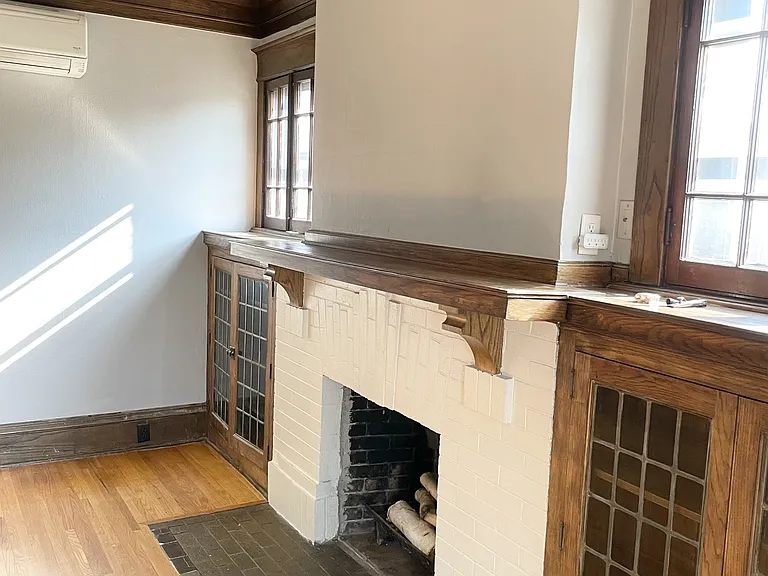 833 Grand Apartments — Photo 2