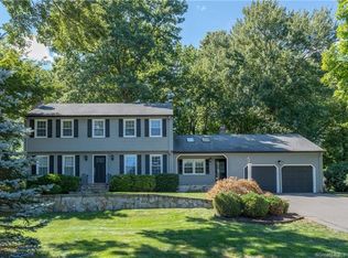 15 Paper Chase Dr, Farmington, CT 06032