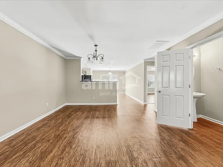 5 Miller Pond Rd — Photo 5