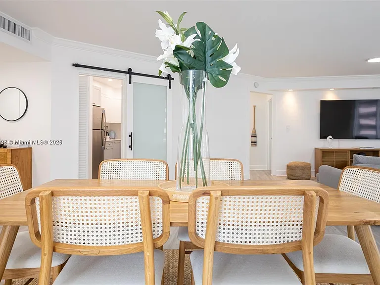 5161 Collins Ave #812 — Photo 27