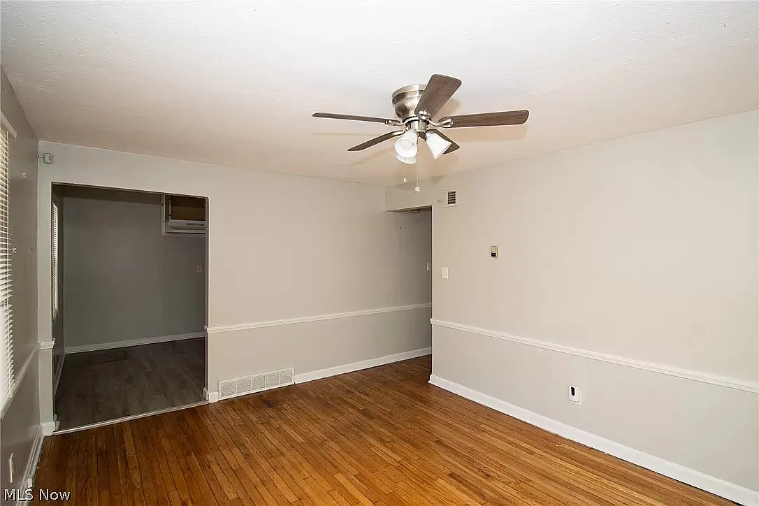 2 bed, 1000 sqft, $1,400 — Photo 2