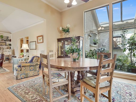 5th image of 50 Campden Cir