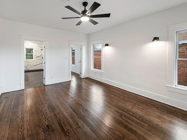 104 E Glenwood Ave — Photo 33