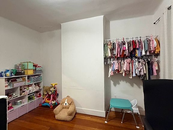 4th image of 2405 31st St #1