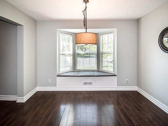 4th image of 1604 Barrington Ct