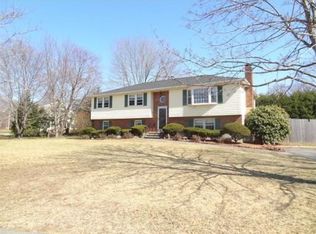 7 Tomahawk Dr, Wilmington, MA 01887