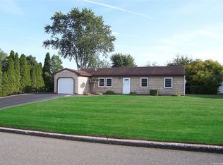 44 Drake Ave, Bellport, NY 11713