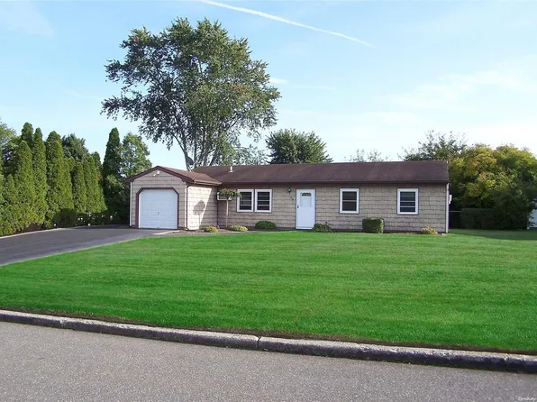 44 Drake Avenue, Bellport, NY 11713