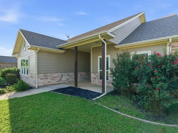 824 E Northside Dr, Pilot Point, TX 76258