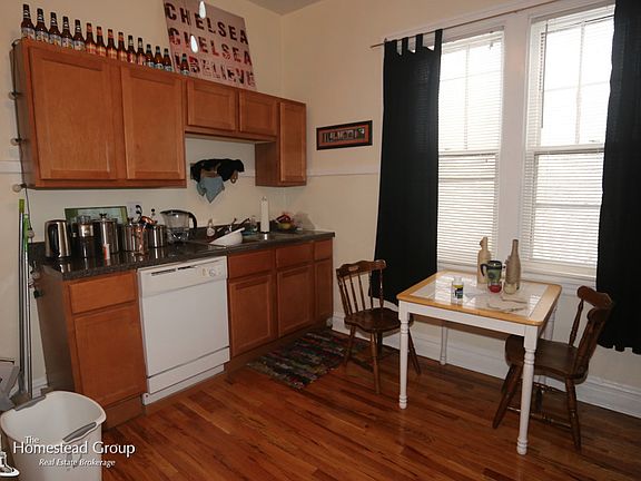 2nd image of 1075 N Hermitage Ave #2F2NDFLOOR