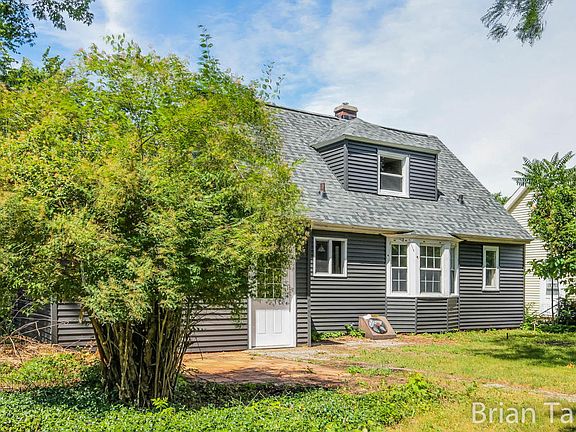 4th image of 46 Lemyra St SE