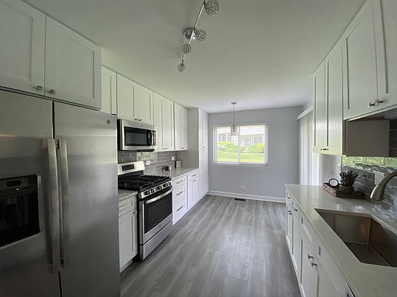 5th image of 384 Thornhill Ct APT D1
