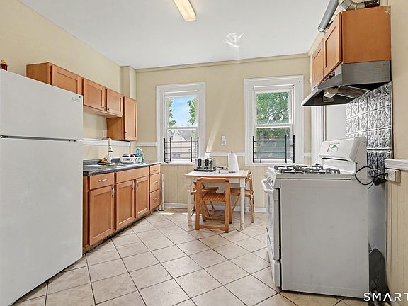 2nd image of 137 Sherwood Ave