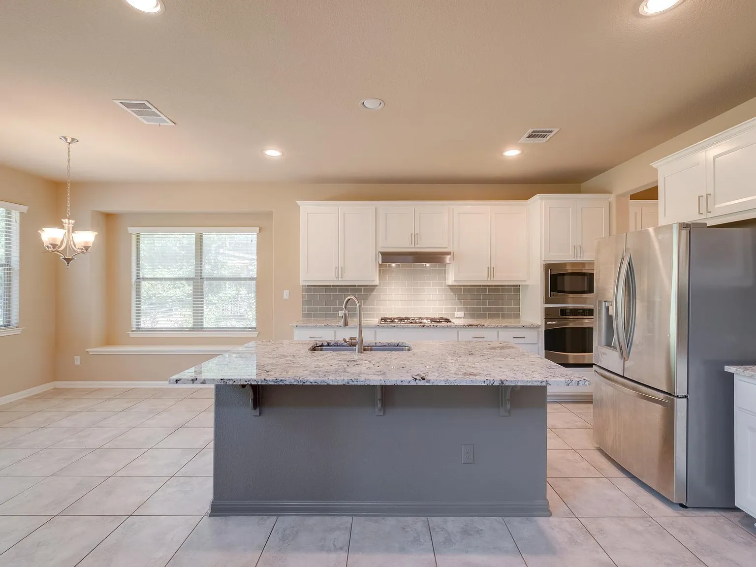 4 bed, 2.5 bath, 2732 sqft, $3,495 — Photo 4