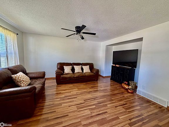 5th image of 341 S Walnut St