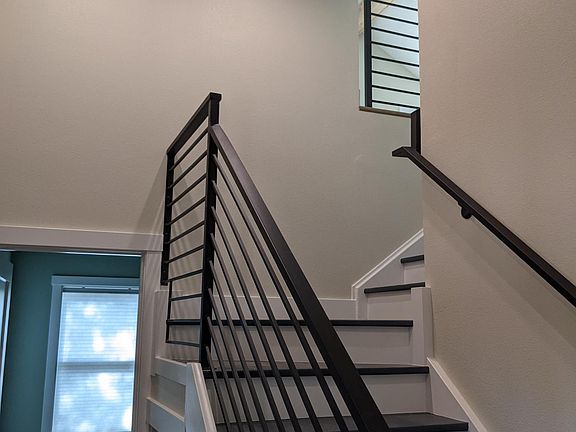 Entry way with hall to 1st floor bedroom