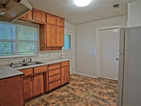 5th image of 3320 Eastridge Dr