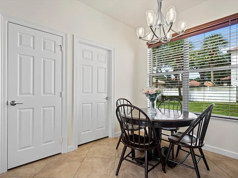 8203 Calterra Dr — Photo 25