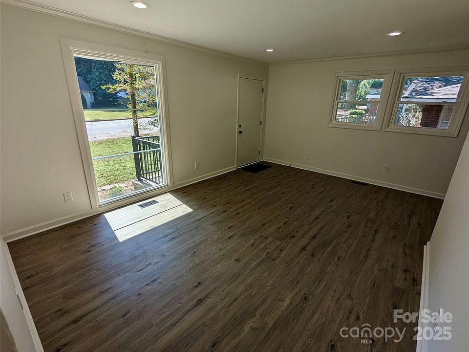 2nd image of 631 Chipley Ave