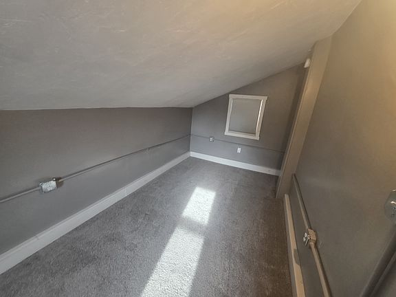 4th image of 43-43-43R Frederick St #1