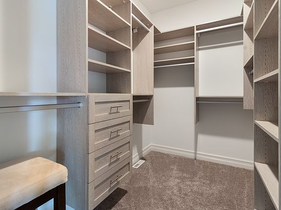 Closet - Lockwood