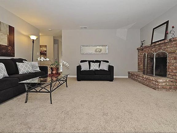 2nd image of 1102 Vasquez Ave
