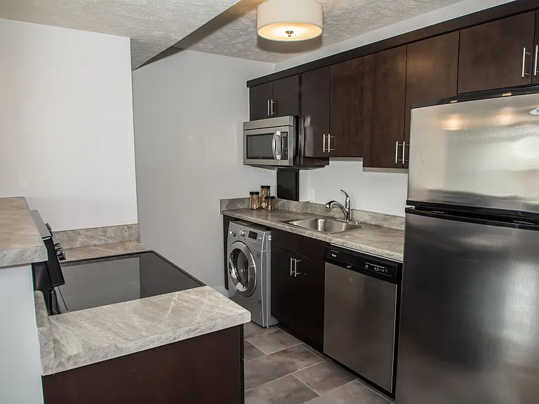628 Park Ave — Photo 82