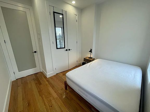 3rd image of 397 Stanhope St Floor 2