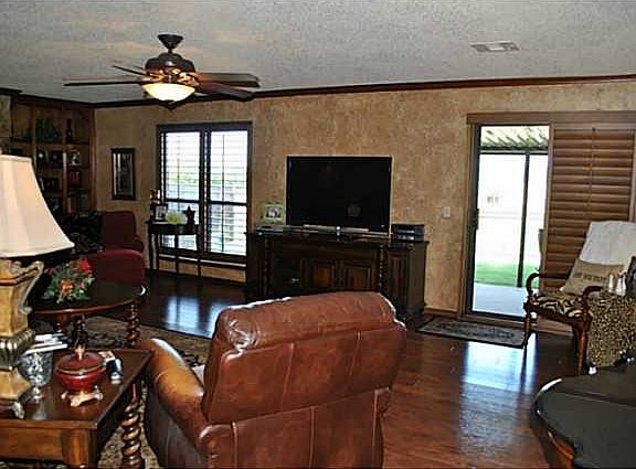 4th image of 2420 Yellowstone Dr