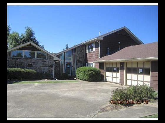 1st image of 20161 Edgewood Cir