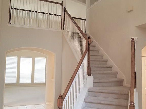 4th image of 2738 Round Hill Ct