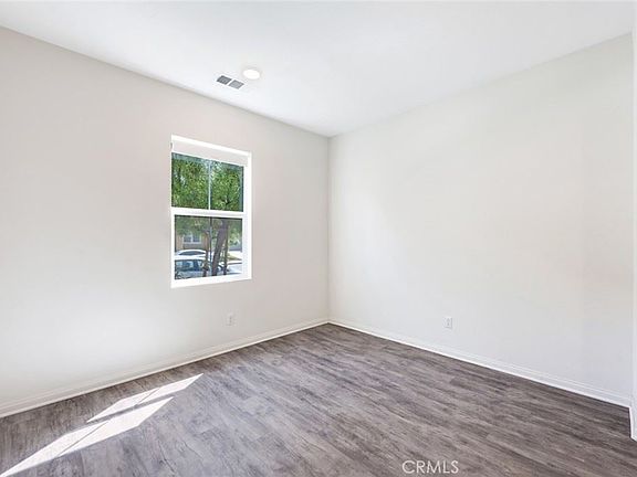 3rd image of 20865 Center St