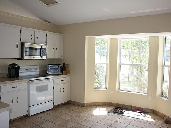 3rd image of 31 Pecan Drive Pass