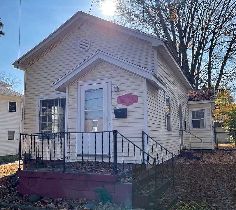 1st image of 314 E Hillsdale St