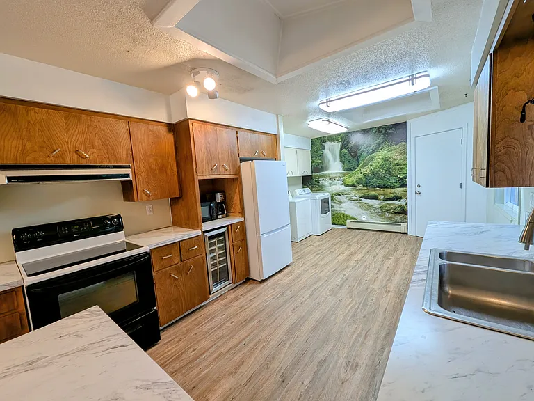 2575 Yew Street Rd — Photo 24