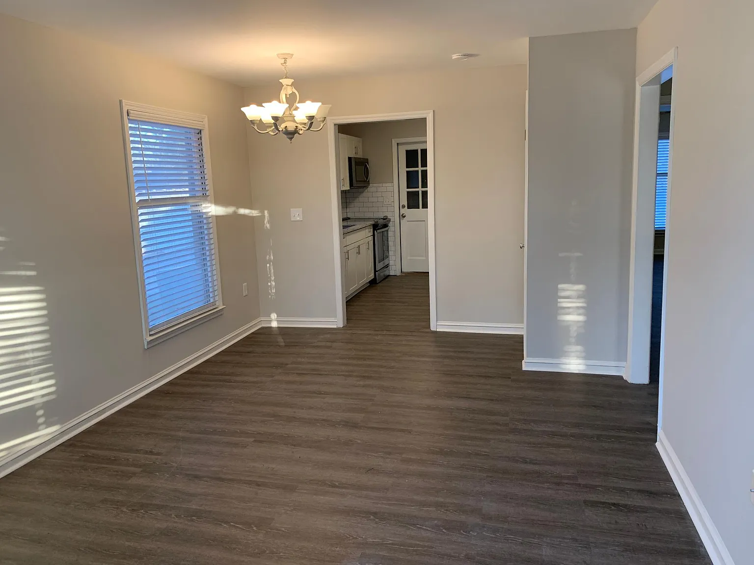 2 bed, 900 sqft, $1,400 — Photo 2