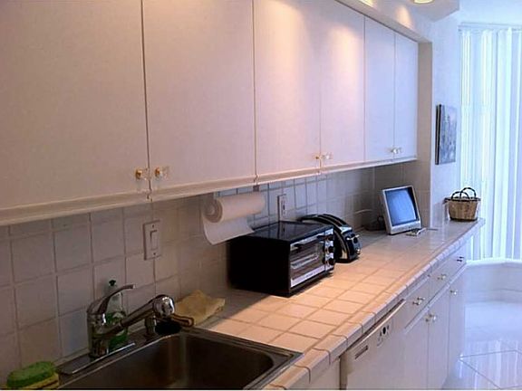 3rd image of 3530 Mystic Pointe Dr APT 2710